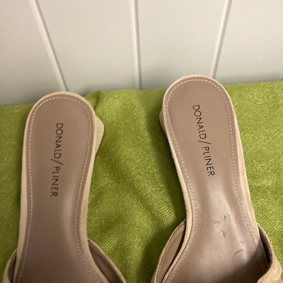 DONALD J PLINER BATE Jewled buckle Tan suede slides size 7 - Picture 2 of 10